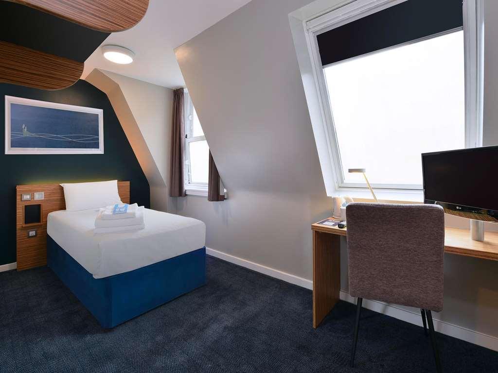 Travelodge London Central Bank Номер фото