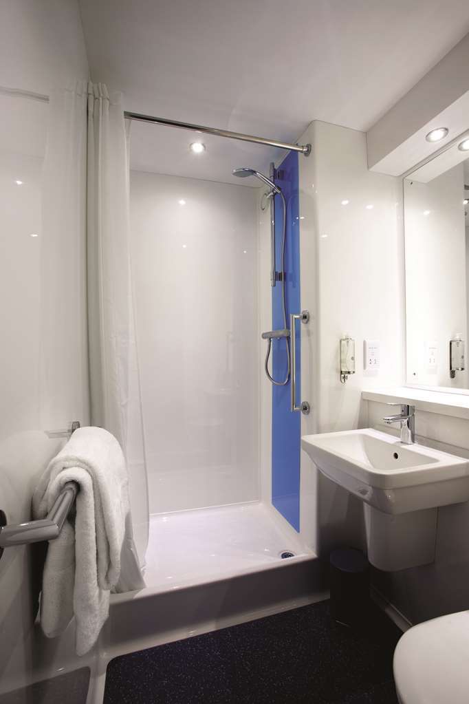 Travelodge London Central Bank Номер фото