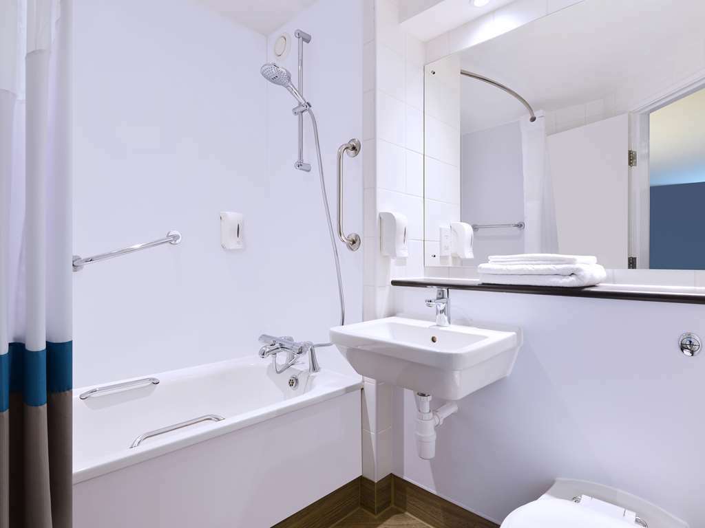 Travelodge London Central Bank Номер фото